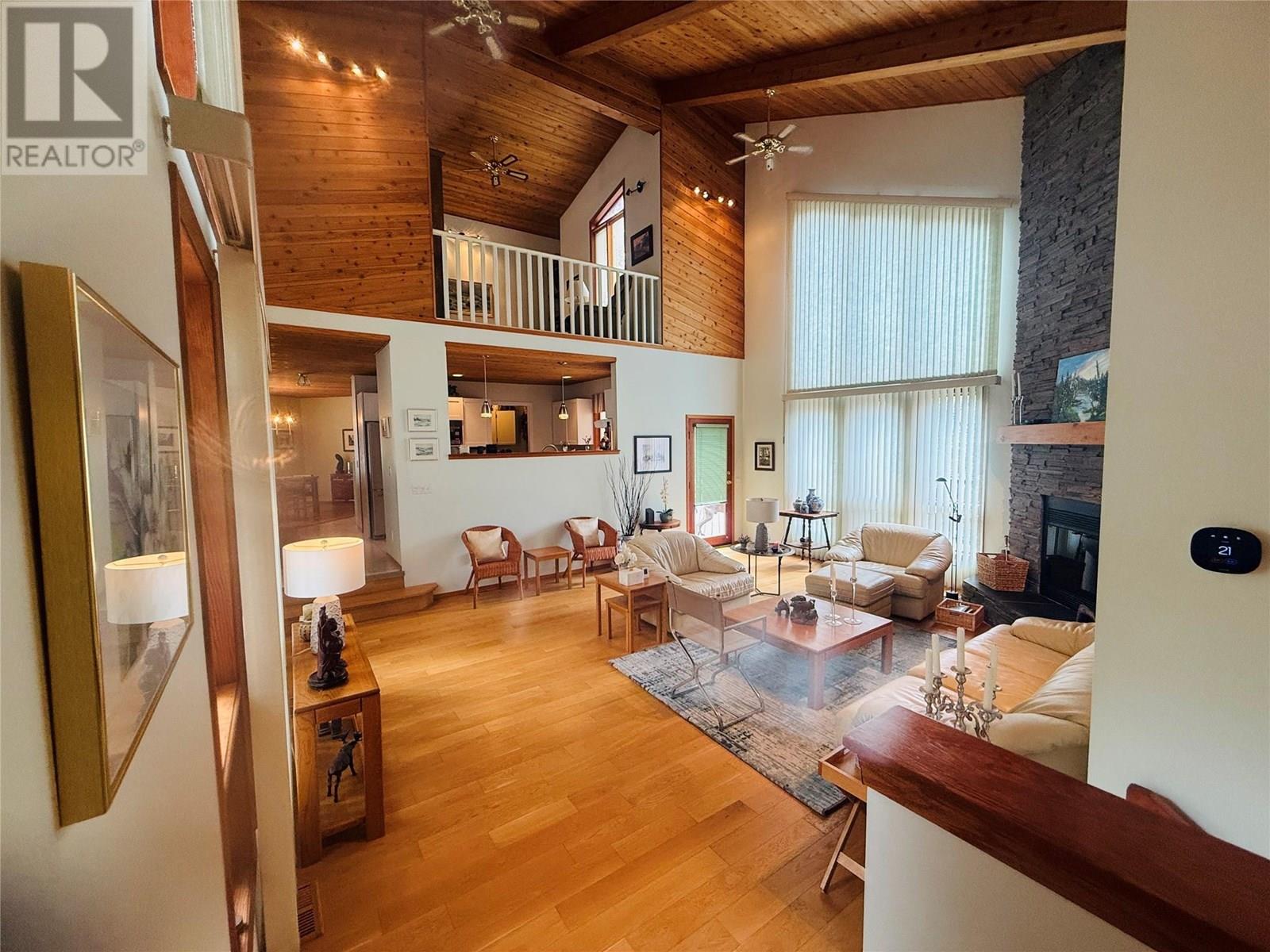5221 Columbia River Road