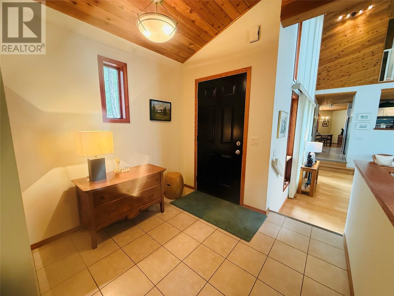 5221 Columbia River Road