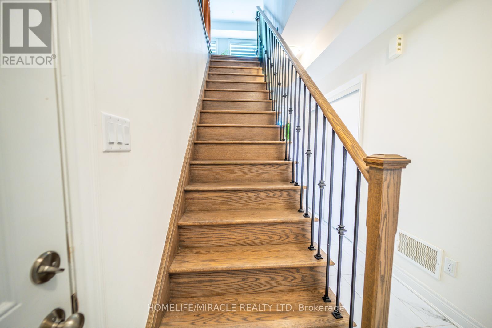 1293 CLARRIAGE COURT