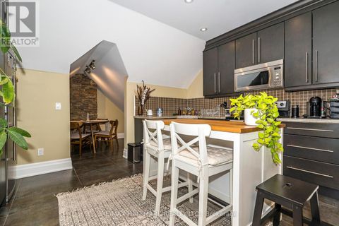 3RD FLOOR - 151 RUSHOLME ROAD Toronto (Dufferin Grove) ON M6H2Y6