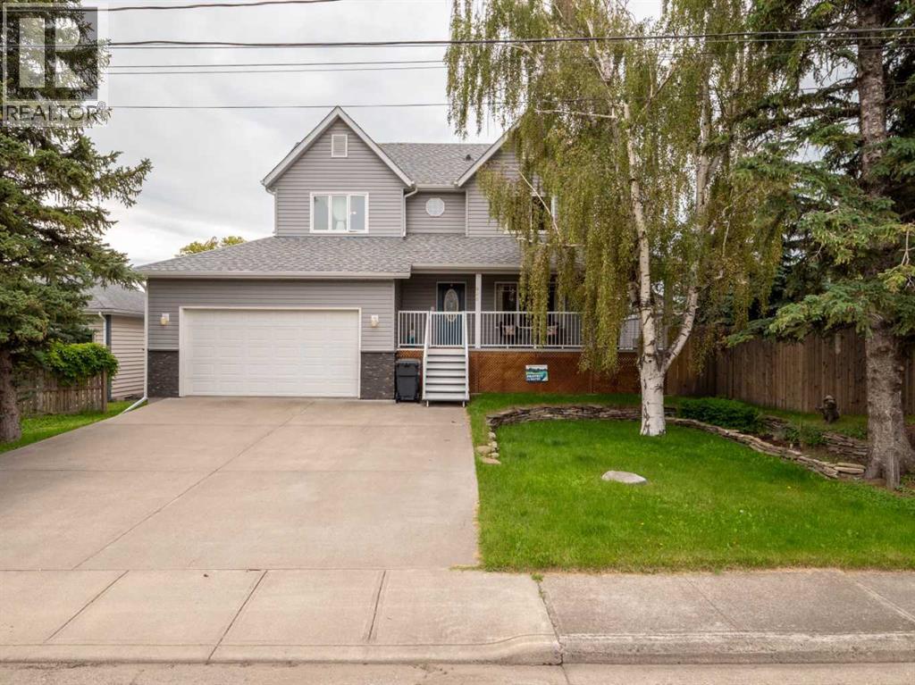 Photo 1 of 50 — 966 Lawrence Street, Pincher Creek, AB T0K1W0