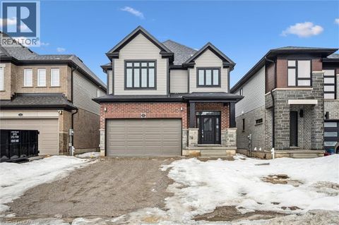 10 JACOB DETWEILLER Drive Kitchener ON N2P0J1