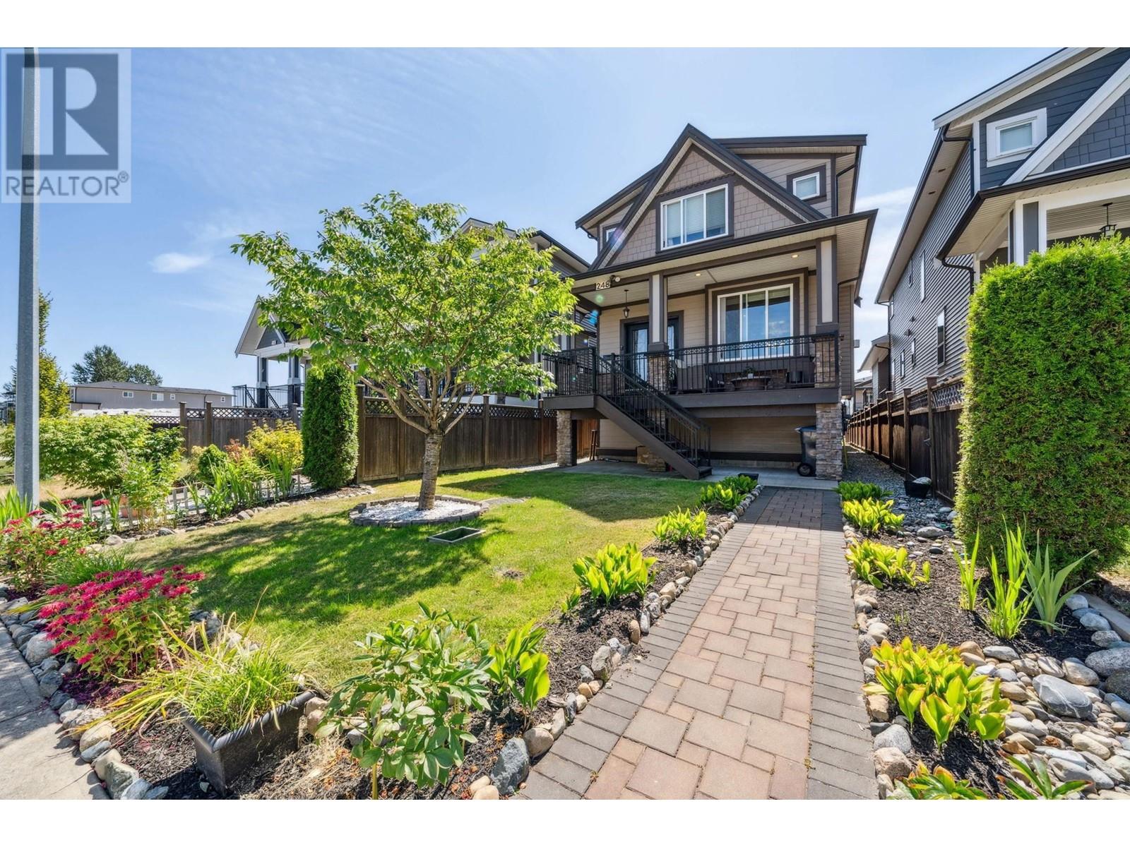 Photo 1 of 39 — 248 HAMPTON Street, New Westminster, BC V3M5L9