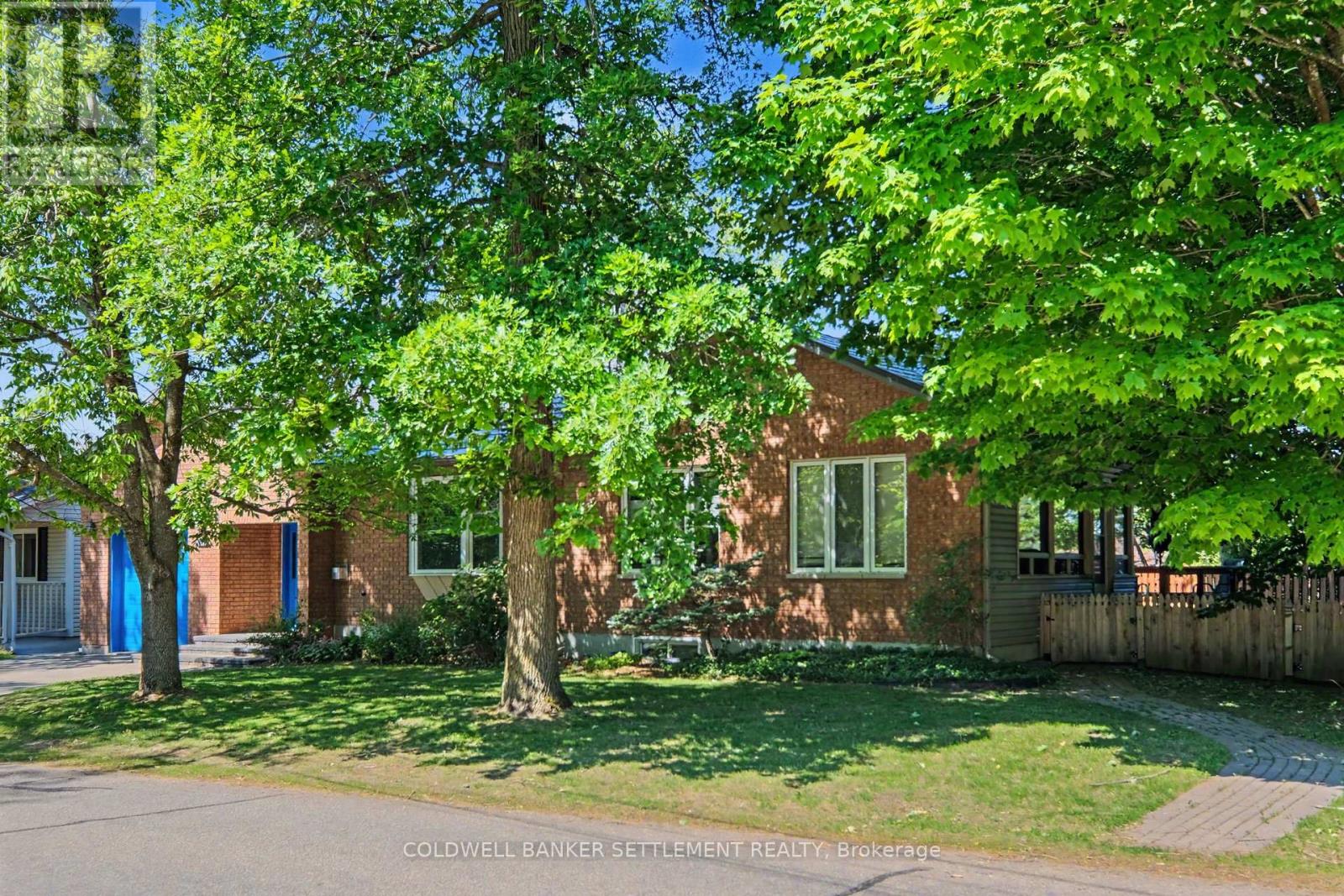 136 CHARLOTTE STREET E