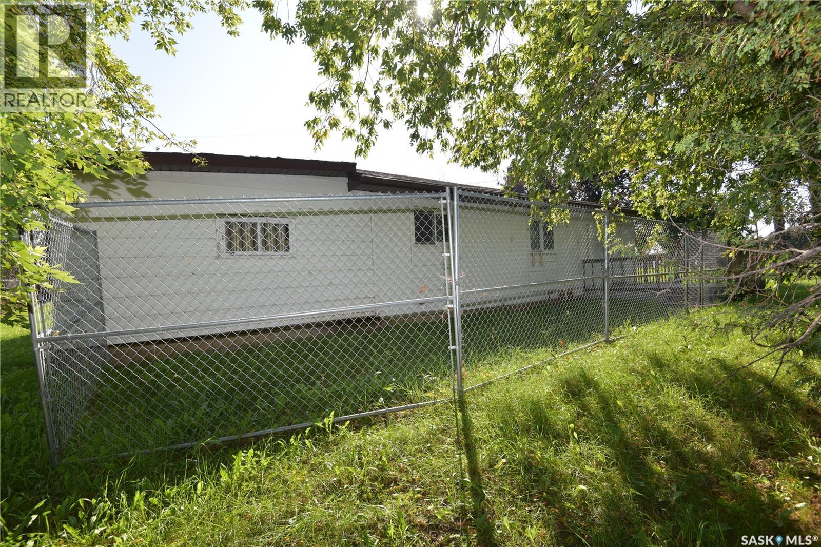 400 - 402 MacDonald STREET