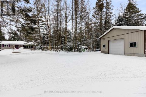 33 WOODSTOCK AVENUE Northern Bruce Peninsula ON N0H2M0