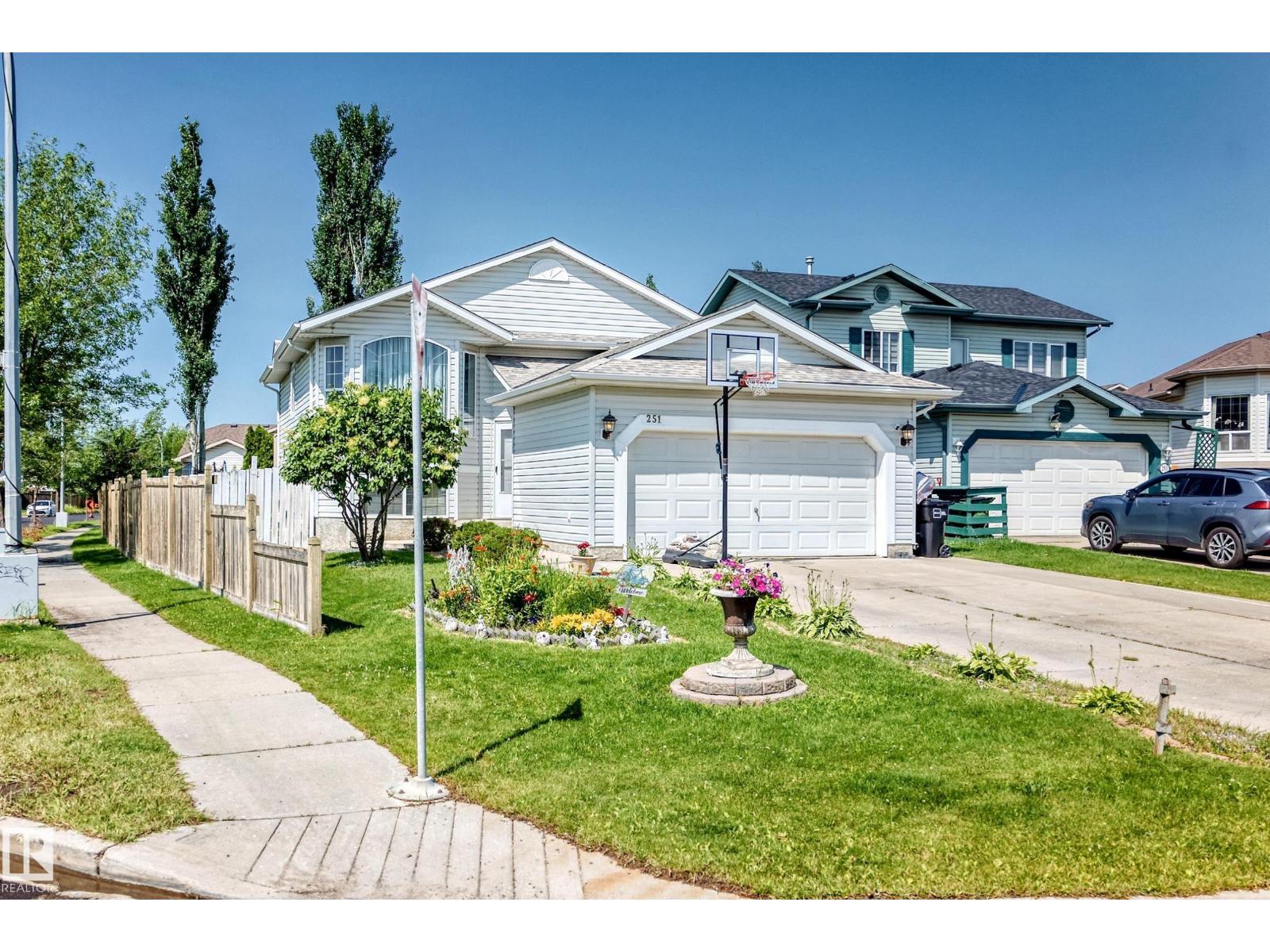 251 DUNVEGAN RD NW