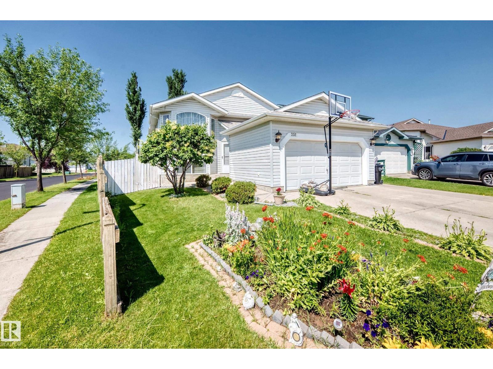 251 DUNVEGAN RD NW