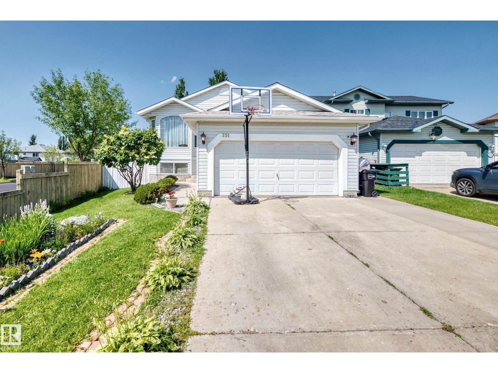 251 DUNVEGAN RD NW