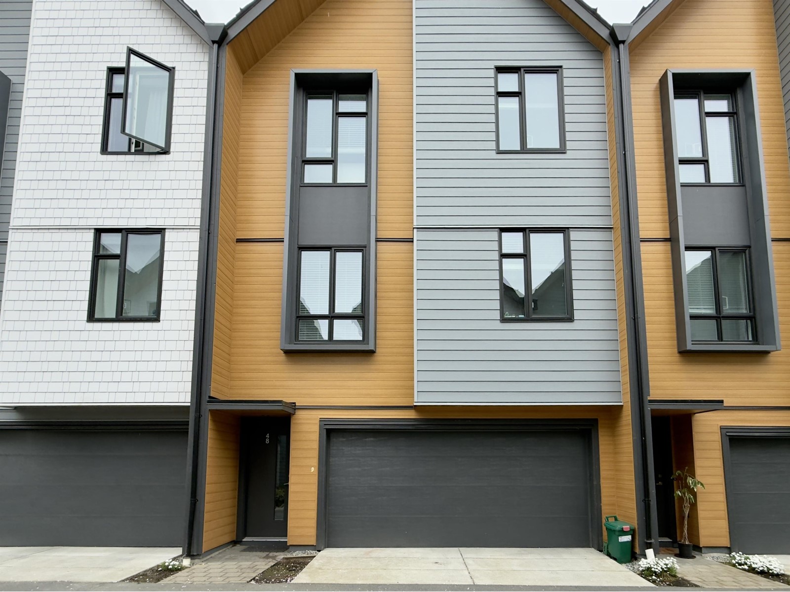 48 16685 25 AVENUE