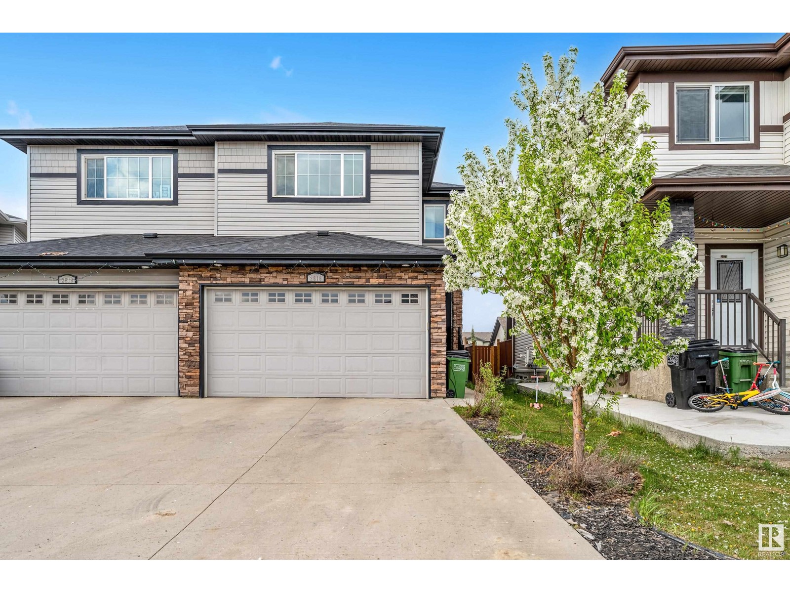 2616 22 AV NW