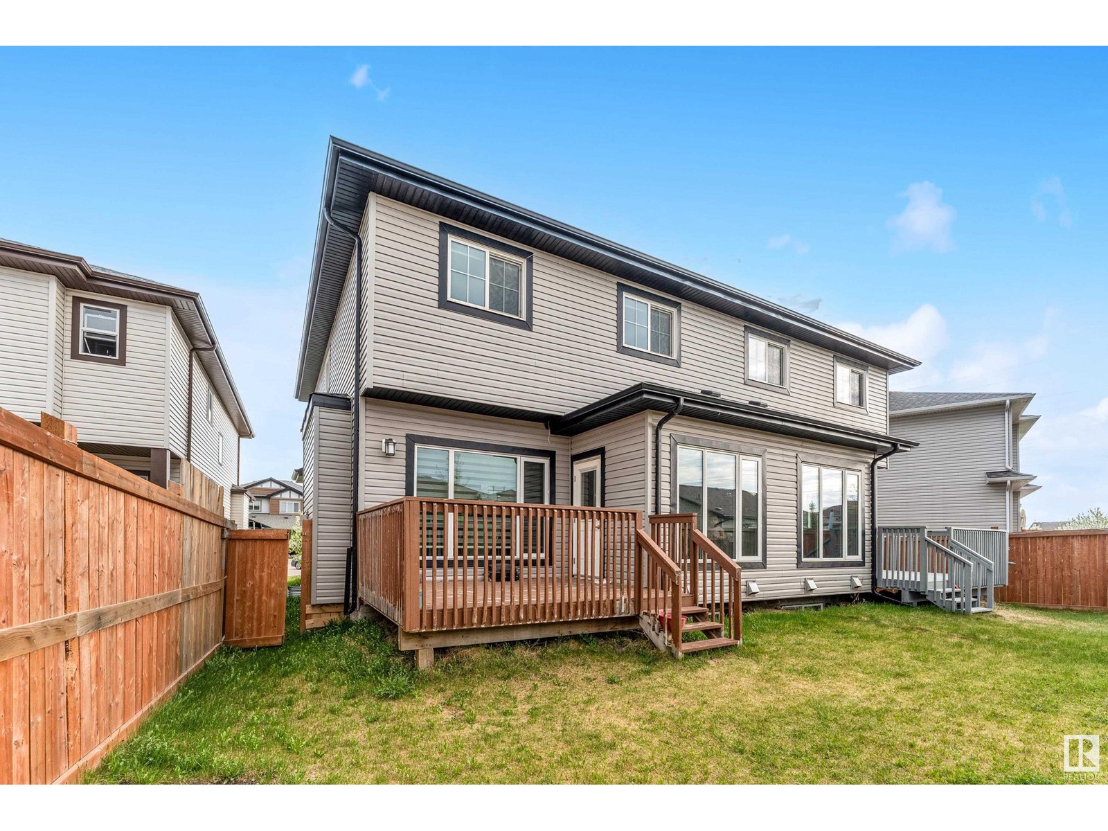 2616 22 AV NW