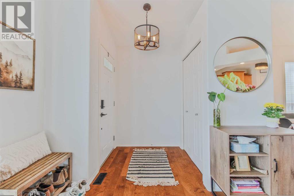 553 Squamish Lane W