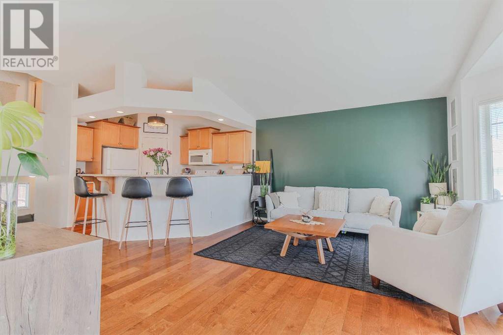 553 Squamish Lane W