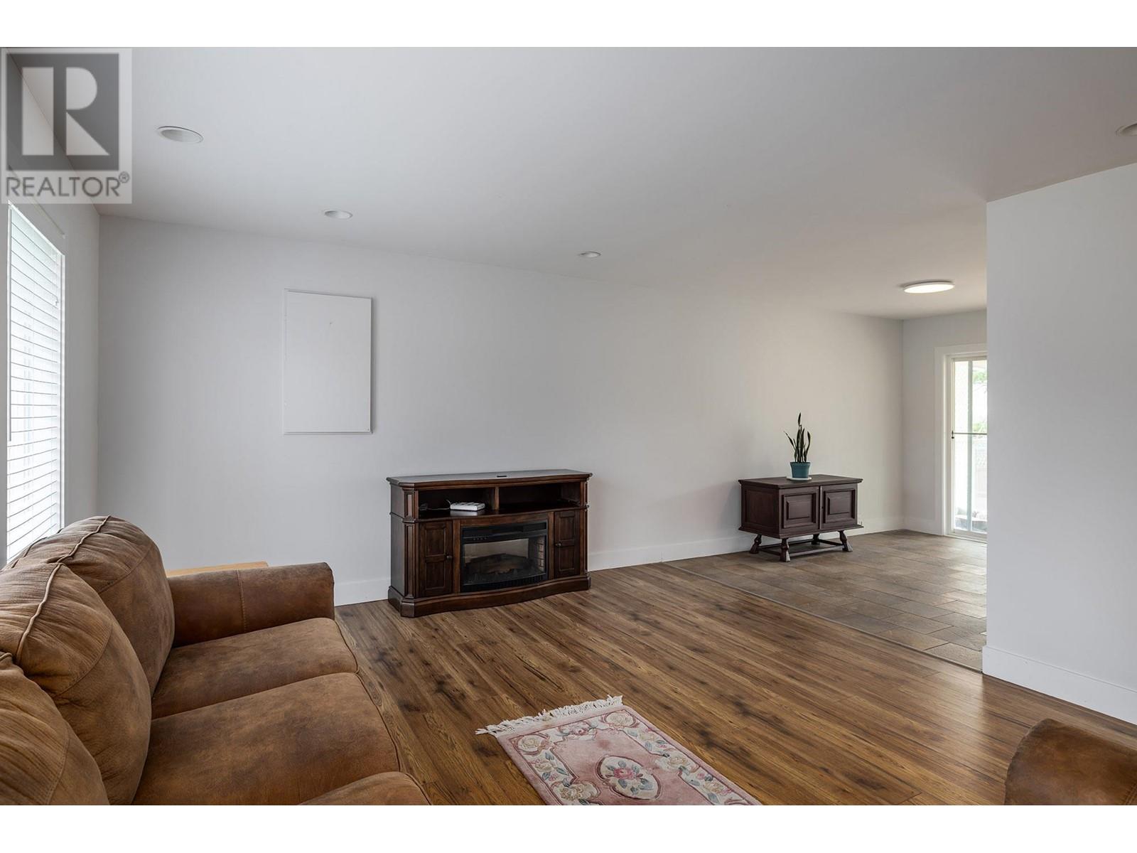 2571 Pineridge Place