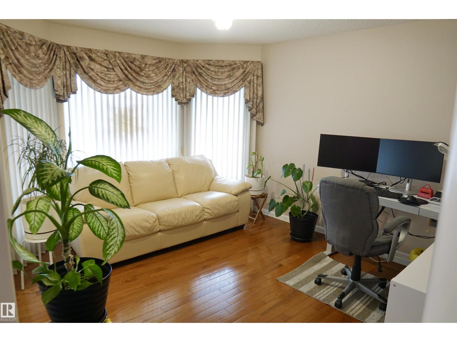 8504 160A AV NW