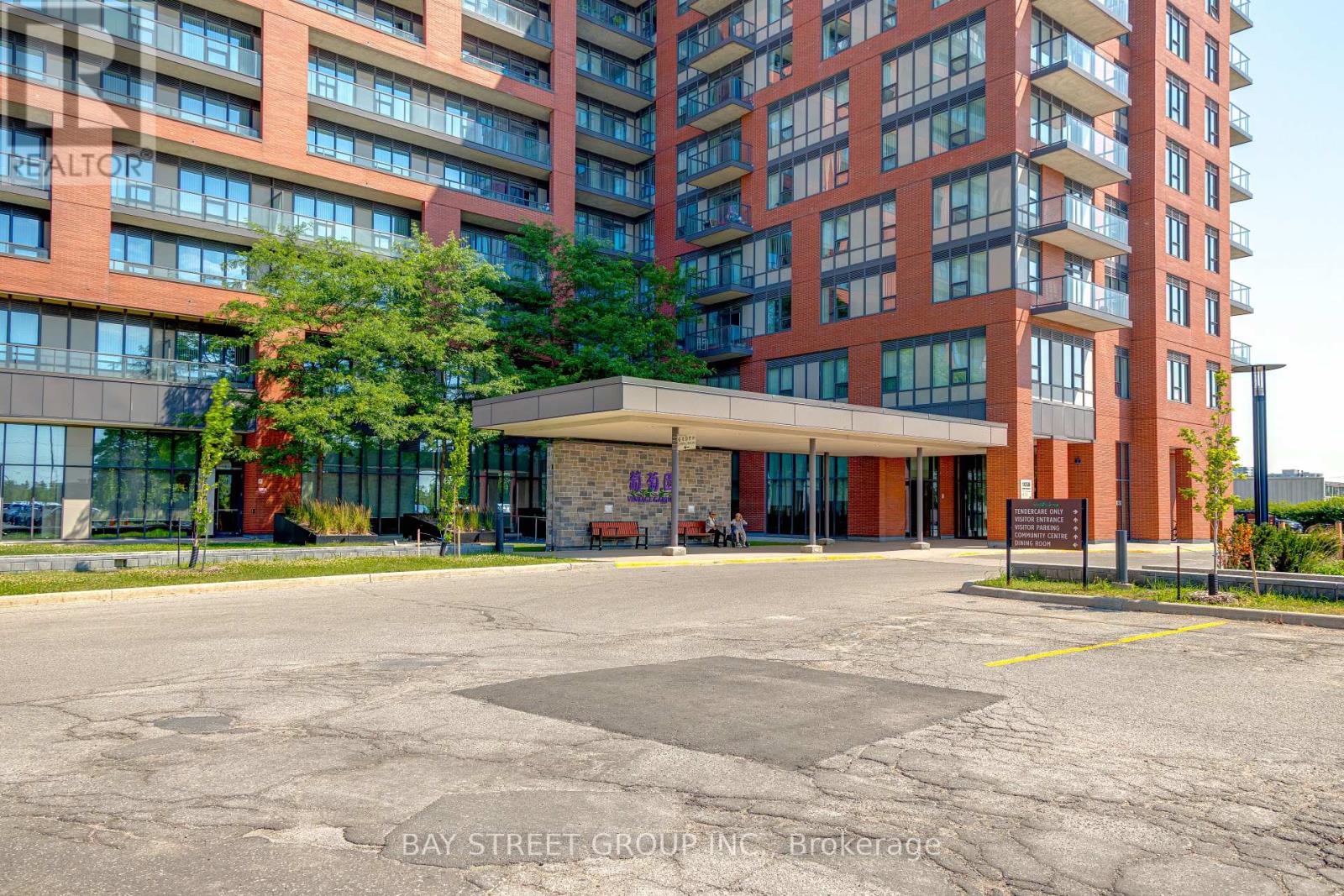 Photo 1 of 29 — 218 - 1038 MCNICOLL AVENUE Unit 218, Toronto (Steeles), ON M1W0A4