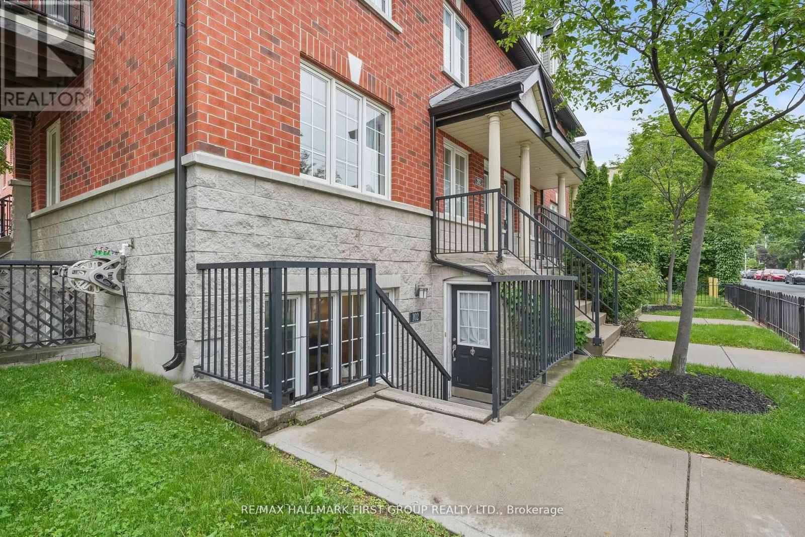 102 - 262 ST. HELENS AVENUE