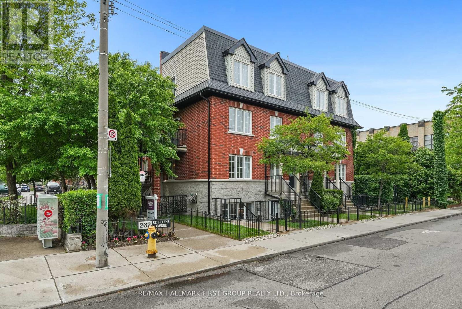 102 - 262 ST. HELENS AVENUE
