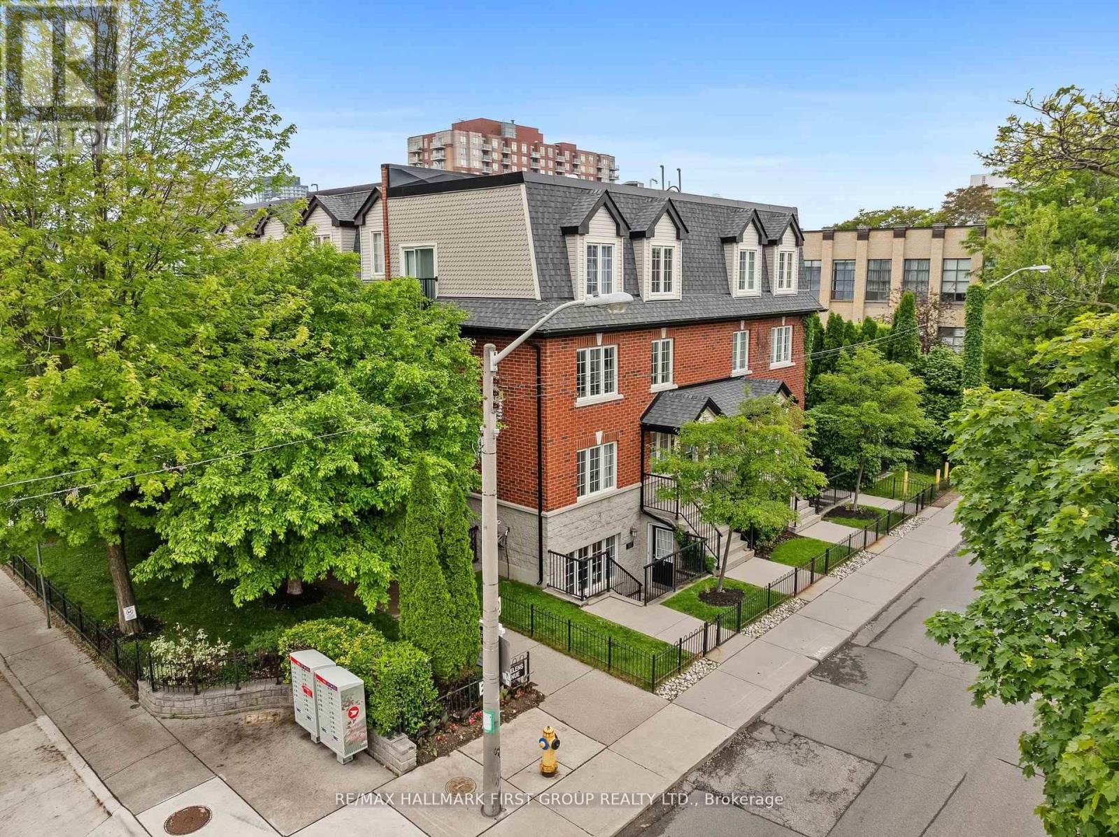 102 - 262 ST. HELENS AVENUE