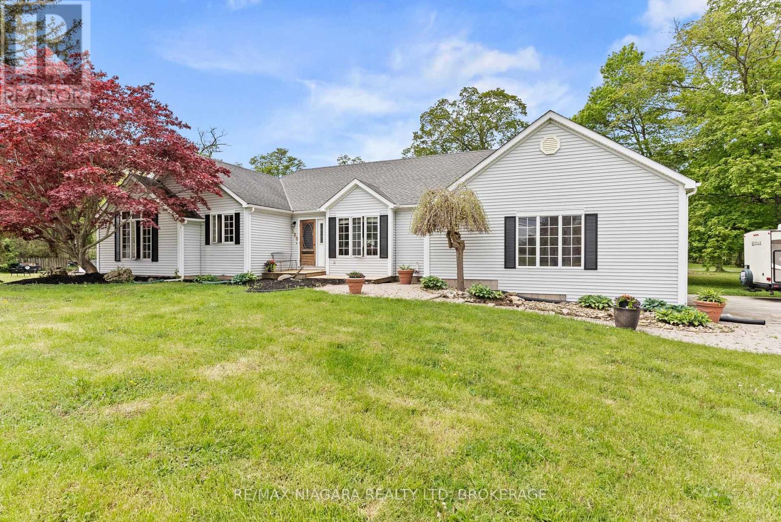 586 EMPIRE ROAD