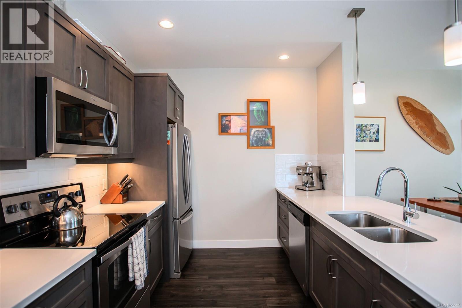 106 1800 Summerhill Pl