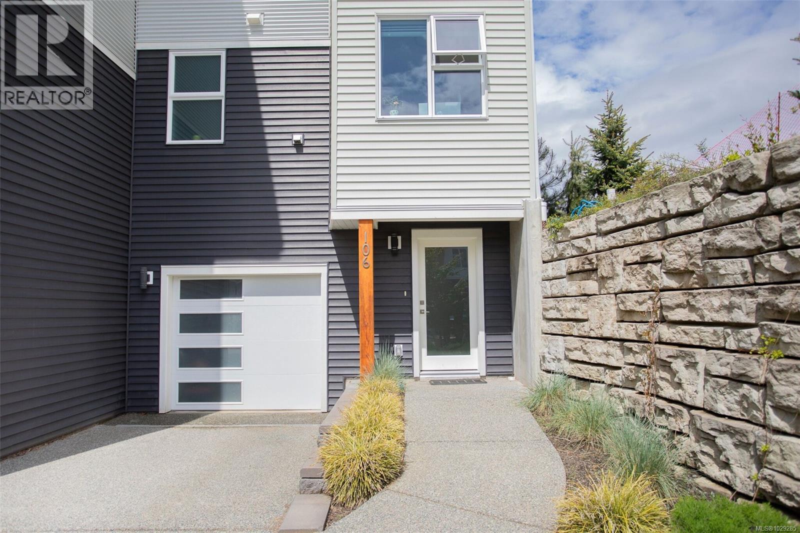 106 1800 Summerhill Pl