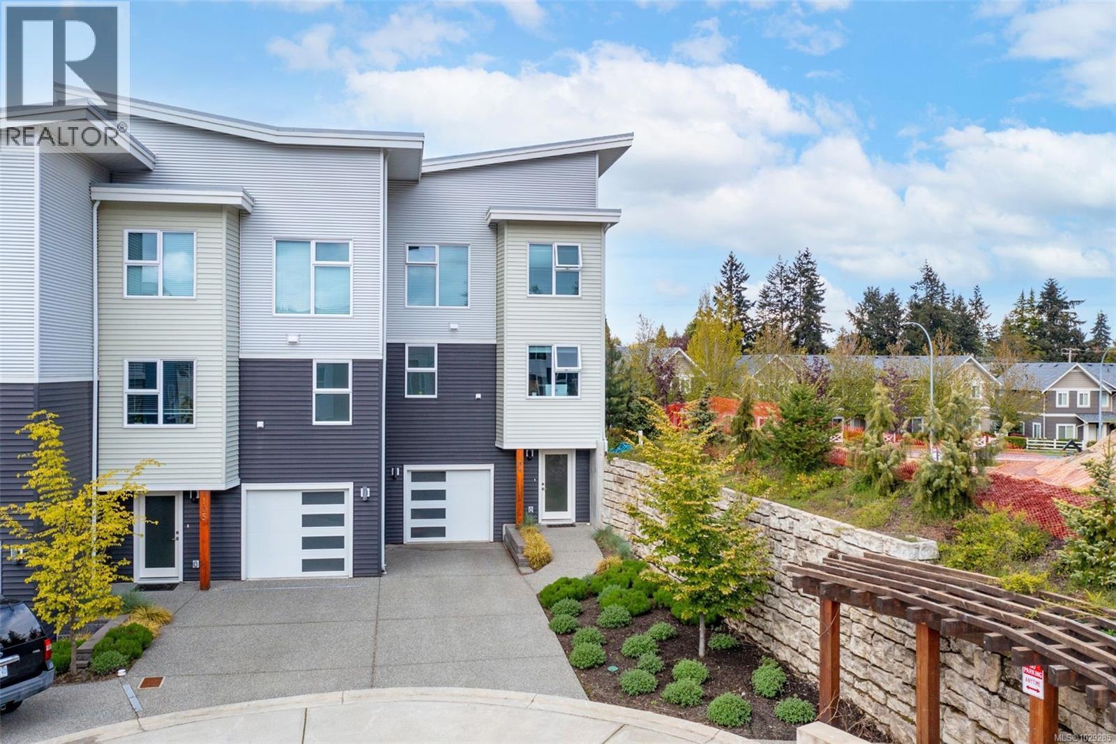 106 1800 Summerhill Pl