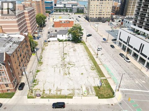 V/L VICTORIA AVENUE Windsor ON N9A7A2