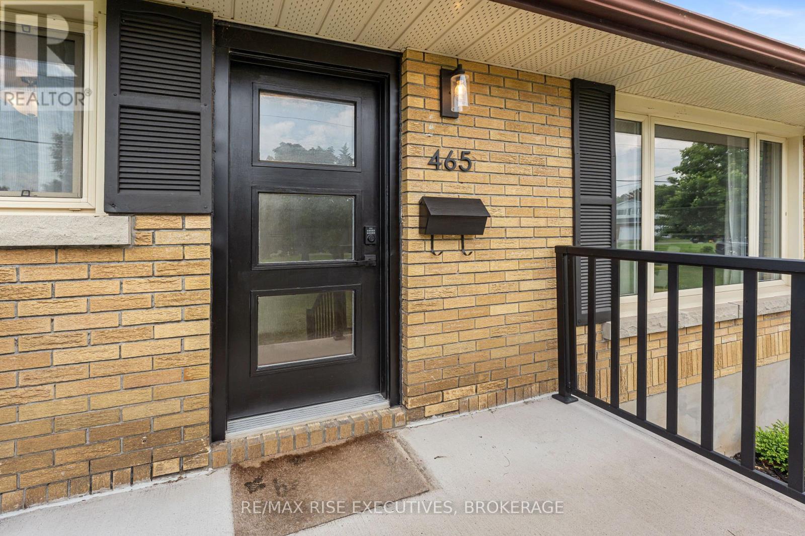 465 MACCLEMENT DRIVE