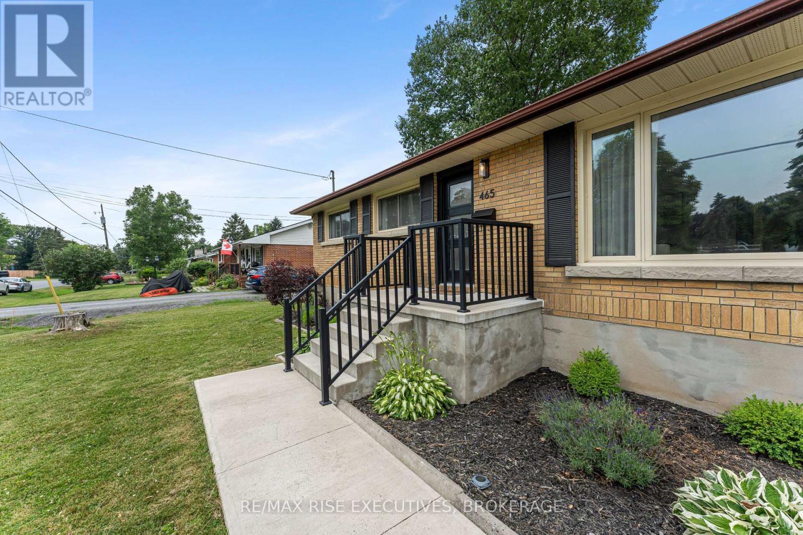 465 MACCLEMENT DRIVE
