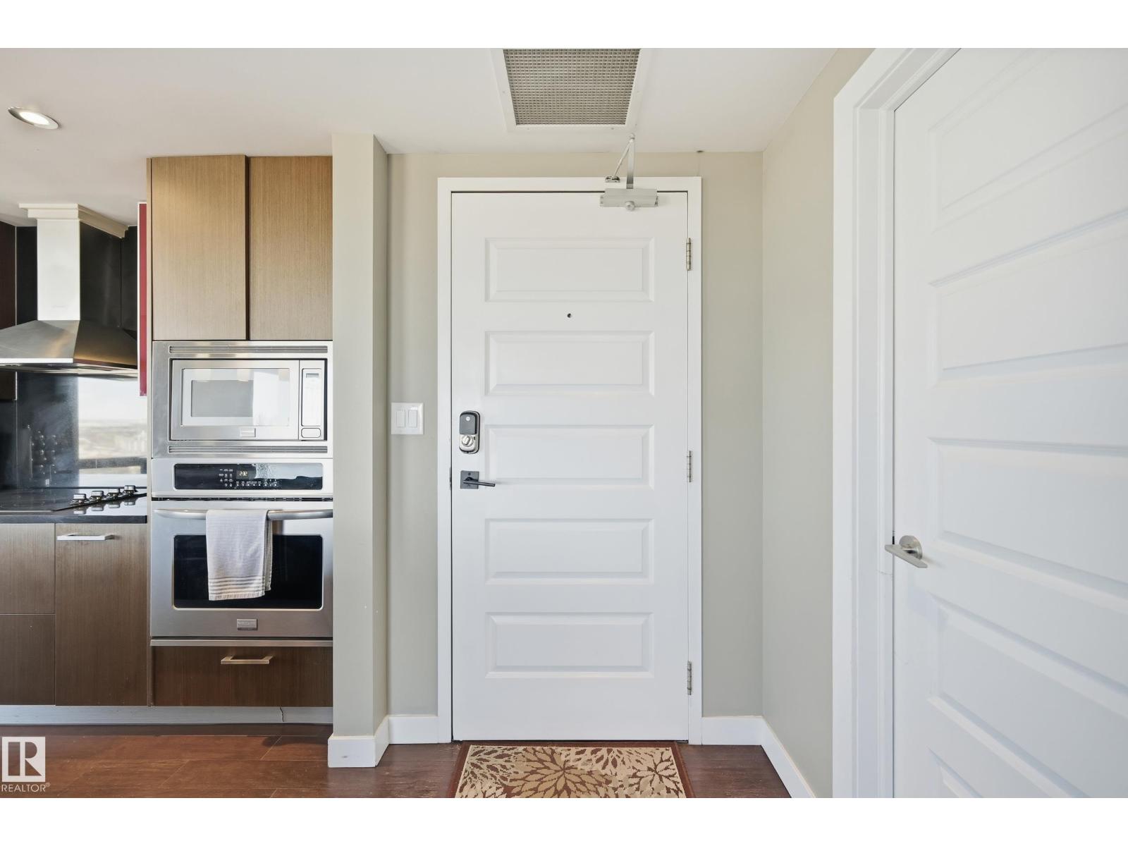 #2003 10388 105 ST NW