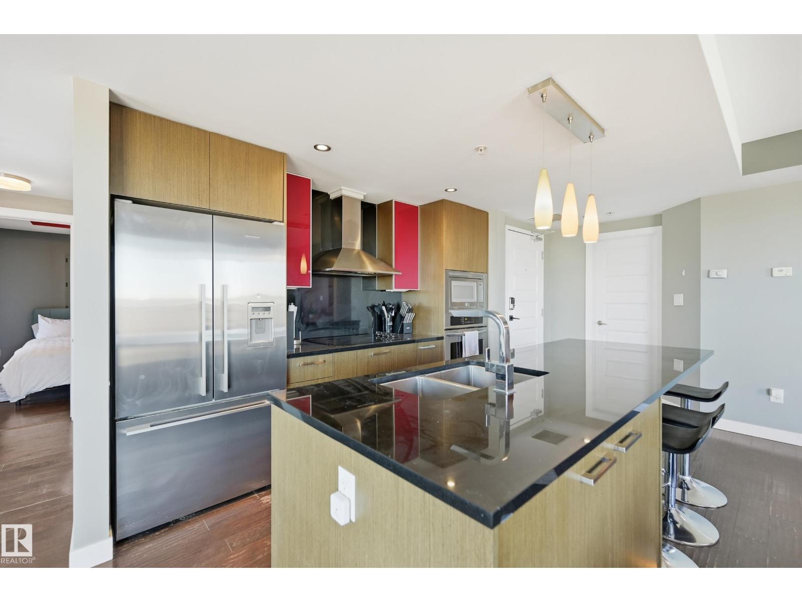 #2003 10388 105 ST NW