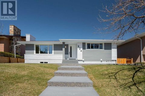 924 Canna Crescent SW Calgary AB T2W1N9