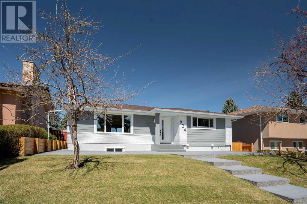 924 Canna Crescent SW