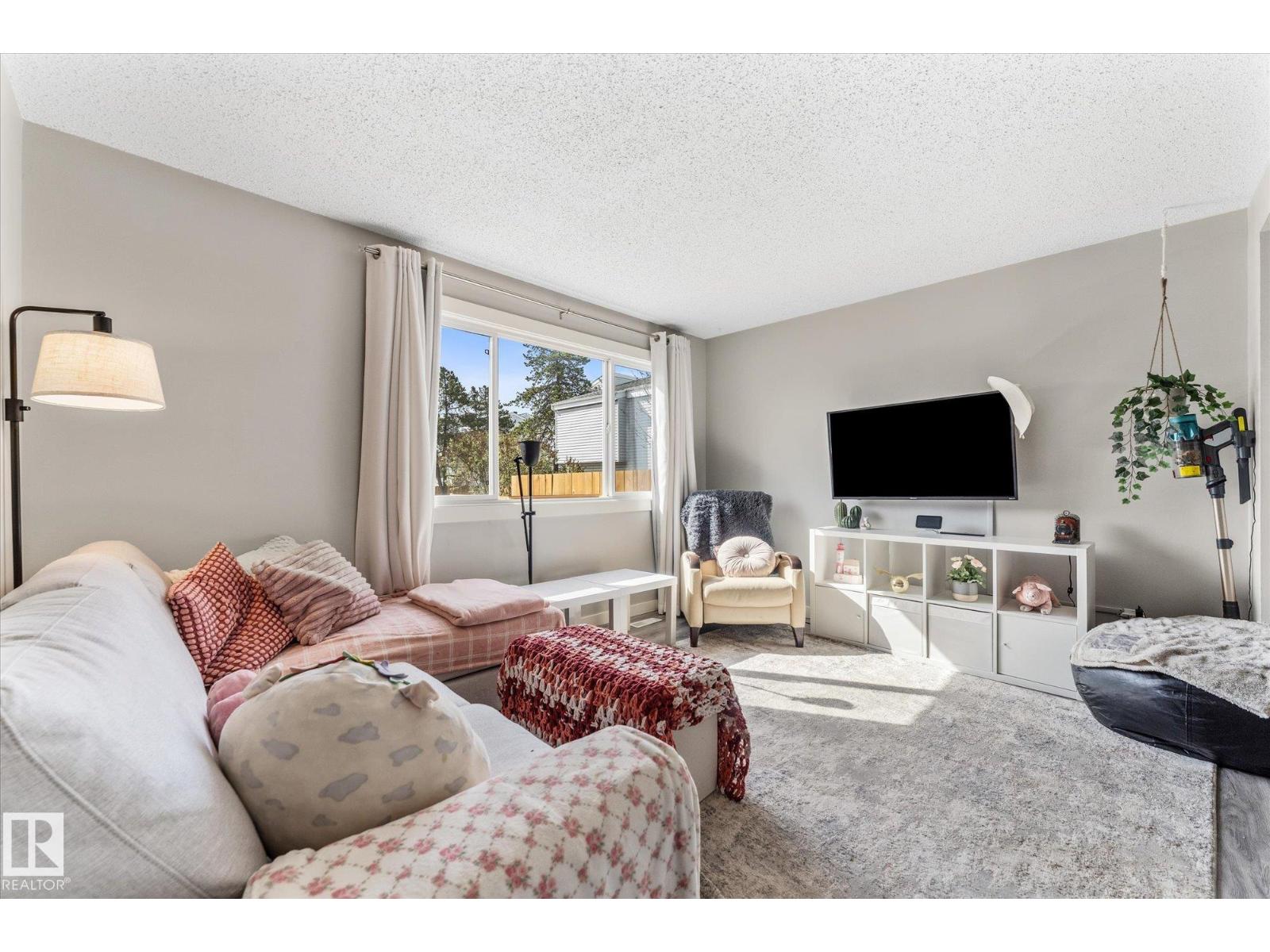 35 MCLEOD PL NW