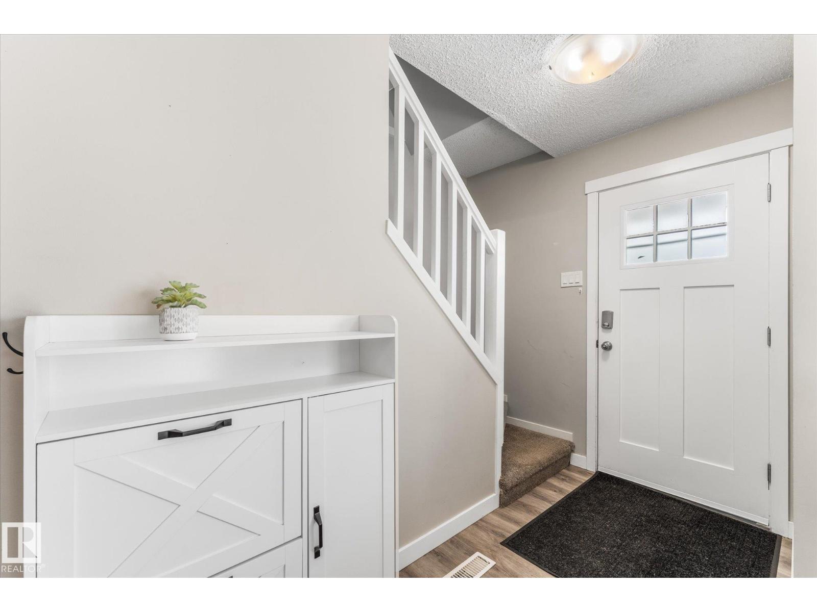 35 MCLEOD PL NW
