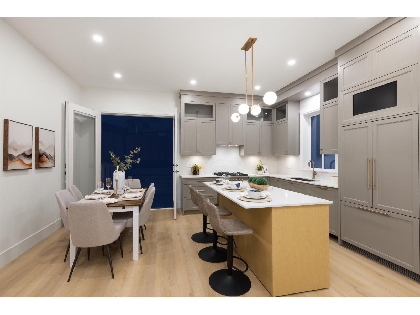 102 1820 165A STREET