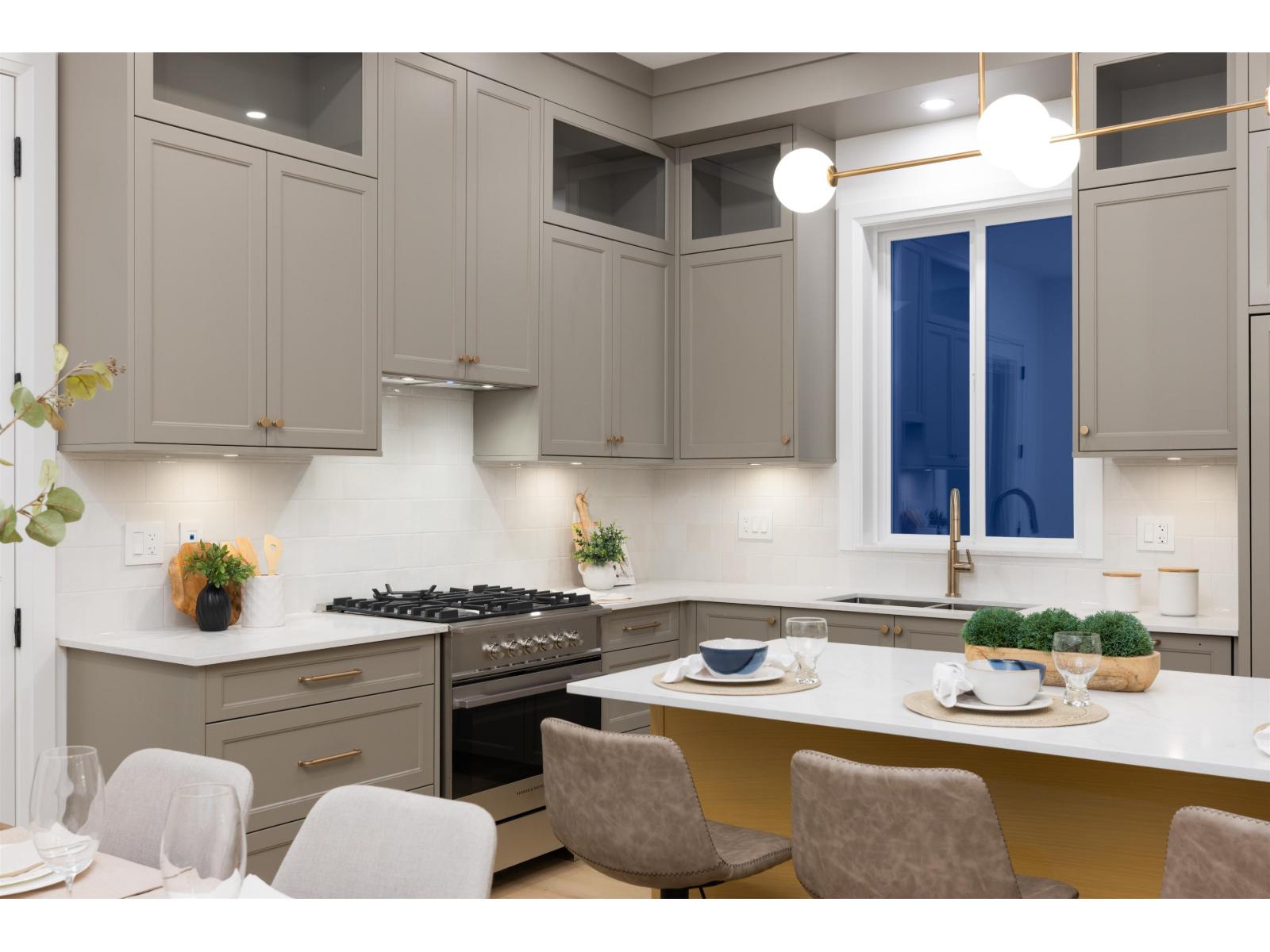 102 1820 165A STREET