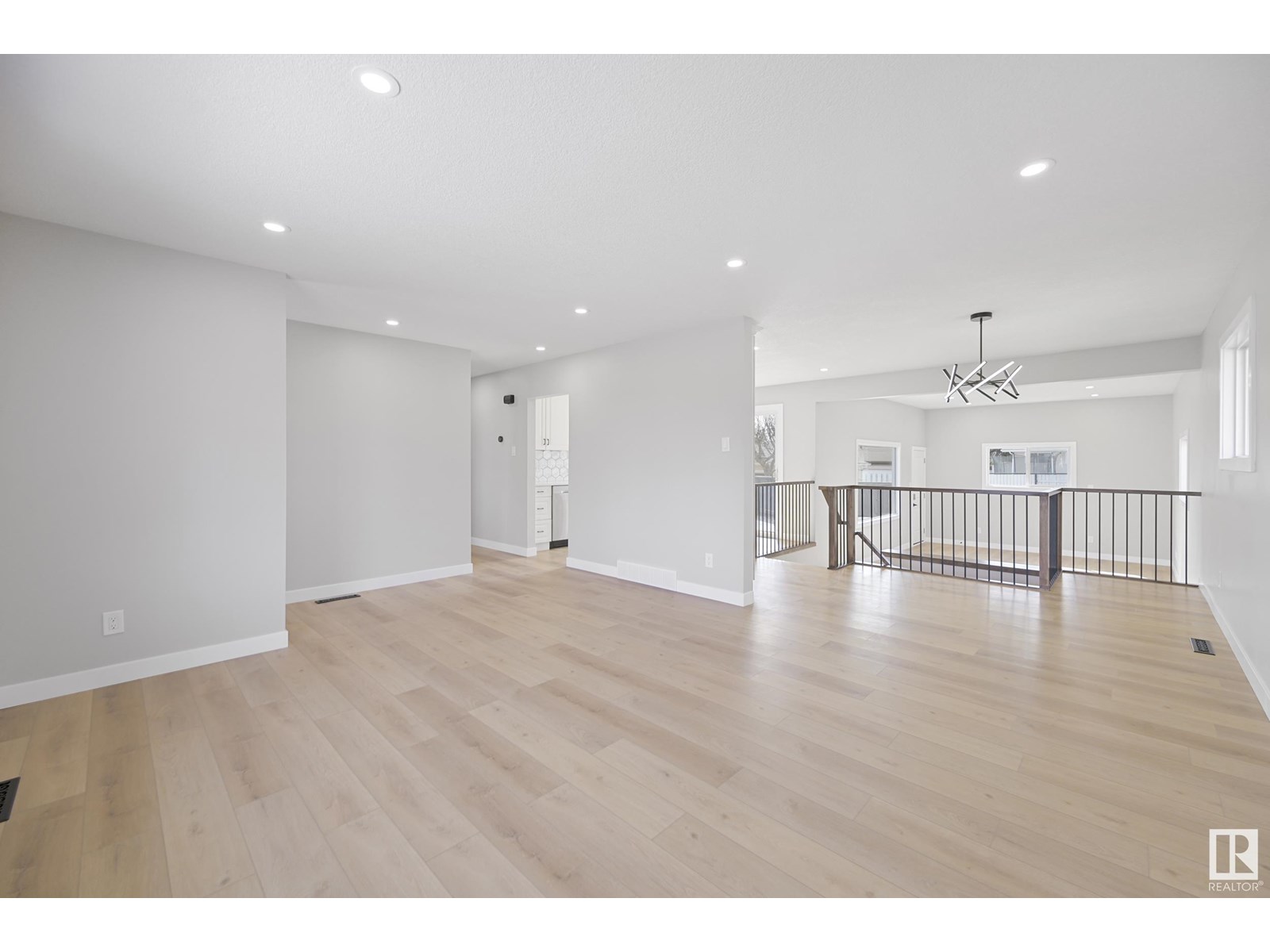 15705 86 AV NW NW