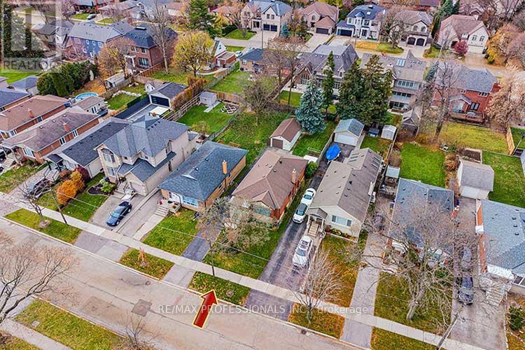 32 NORTHAMPTON DRIVE