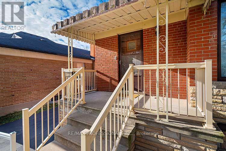 32 NORTHAMPTON DRIVE