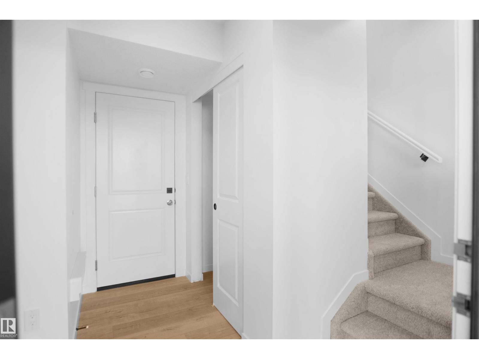 9 Edgewater CL