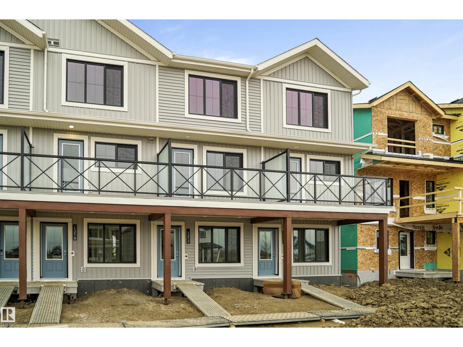 9 Edgewater CL