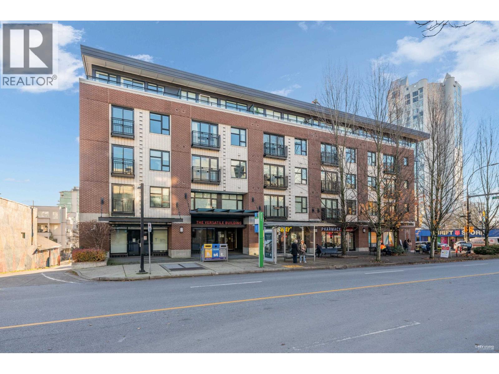 207 111 E 3RD STREET