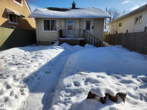 11607 81 ST NW NW Edmonton AB T5B2S1