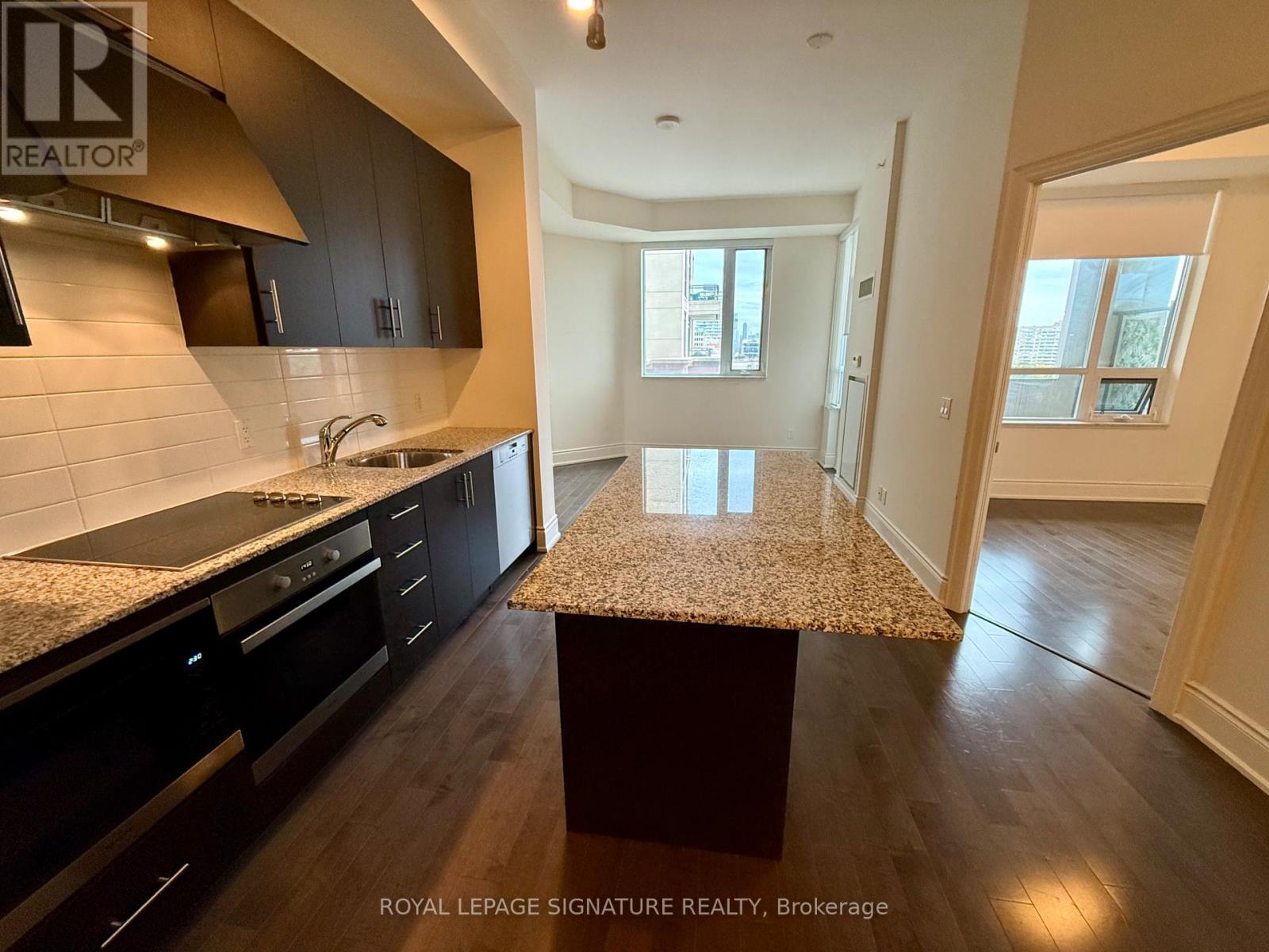 818 - 23 GLEBE ROAD W