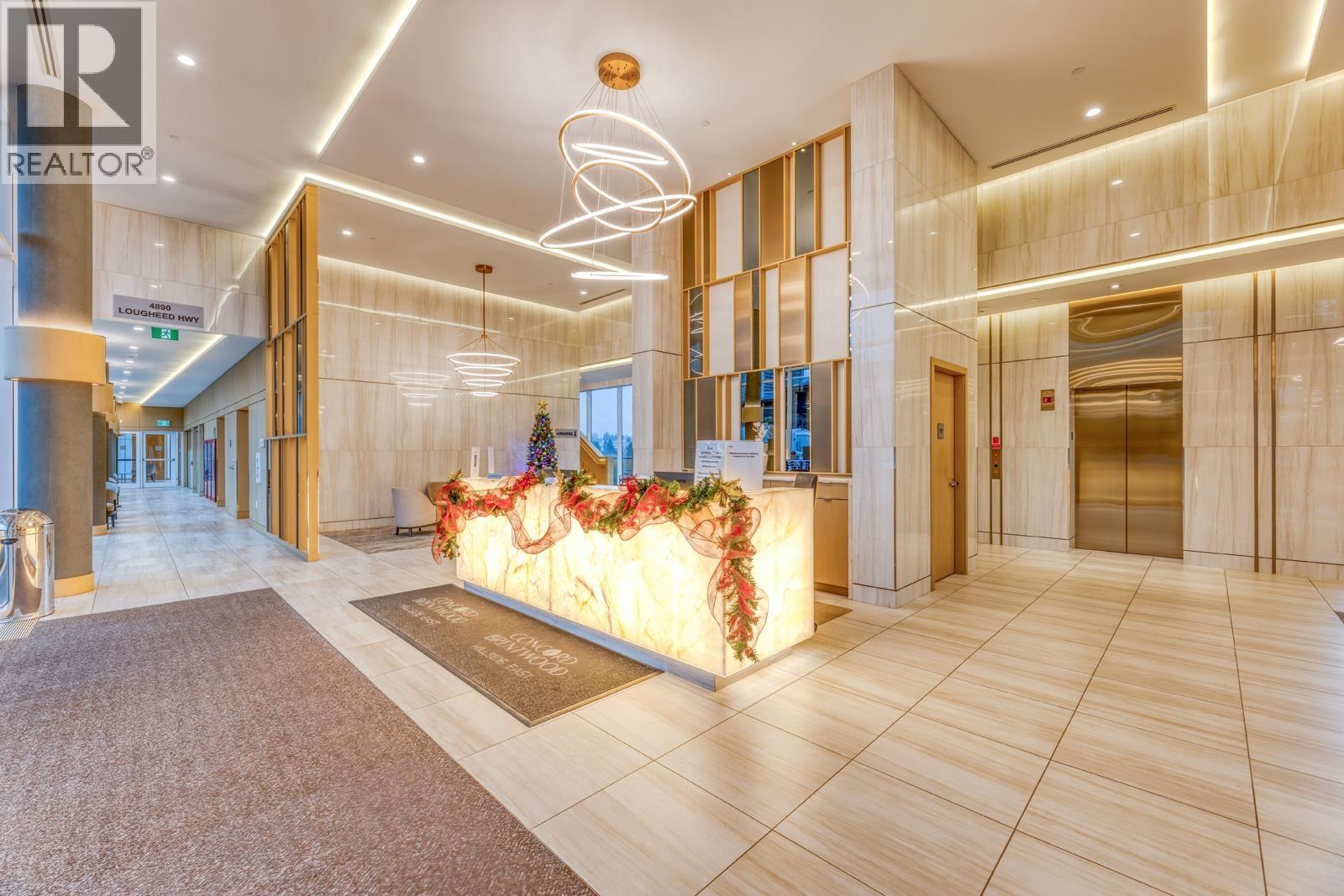 1904 4890 LOUGHEED HIGHWAY