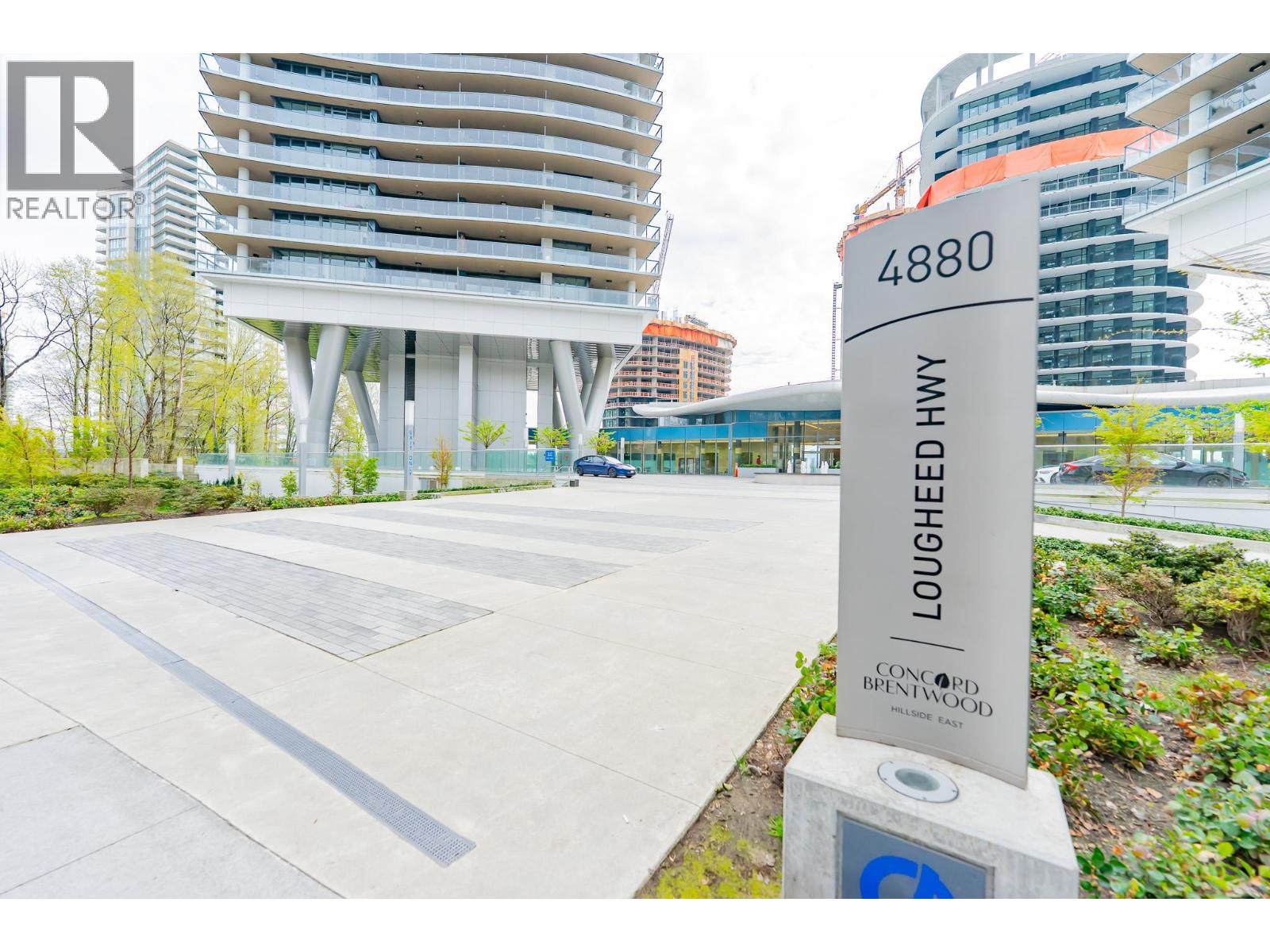 1904 4890 LOUGHEED HIGHWAY