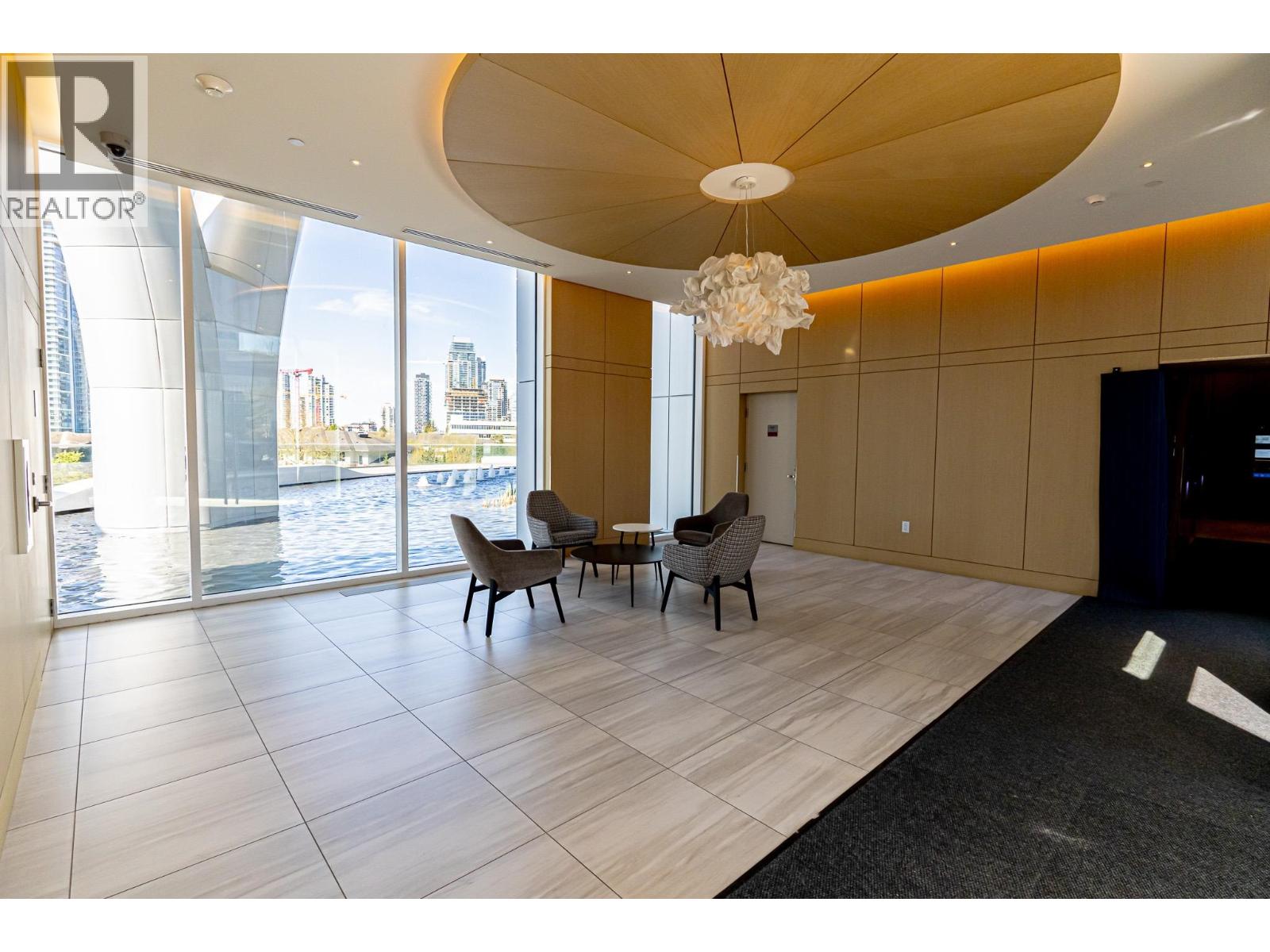 1904 4890 LOUGHEED HIGHWAY